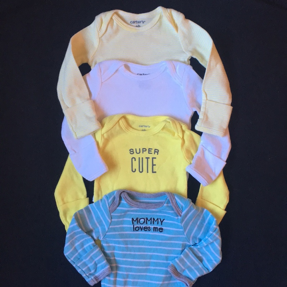 💛Set of 4 Carter’s Newborn Onesies! 💛